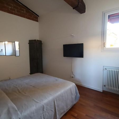 Charme Appartamento Immerso Tra Le Mura Bolognesi Exterior foto