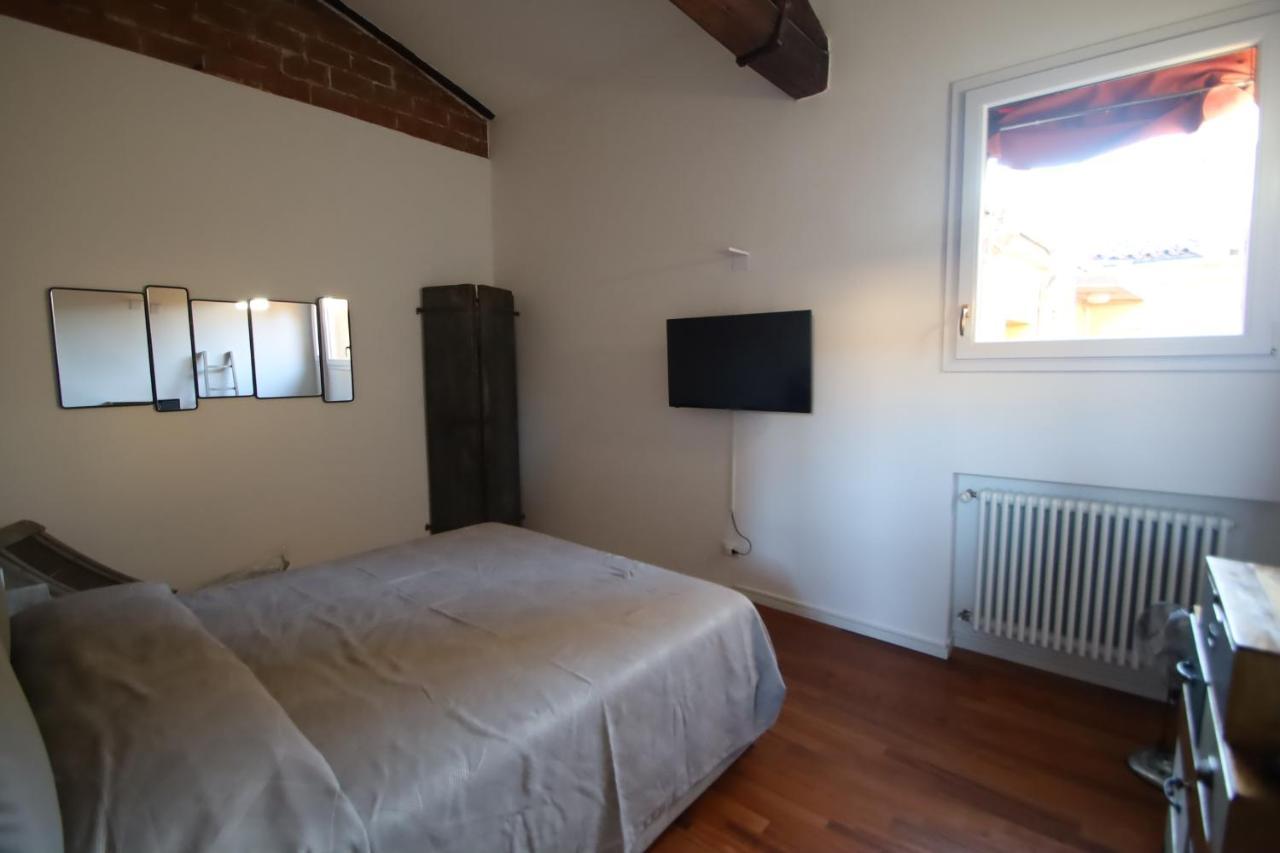 Charme Appartamento Immerso Tra Le Mura Bolognesi Exterior foto